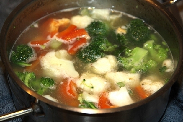 Куриный суп со стручковой фасолью и брокколи