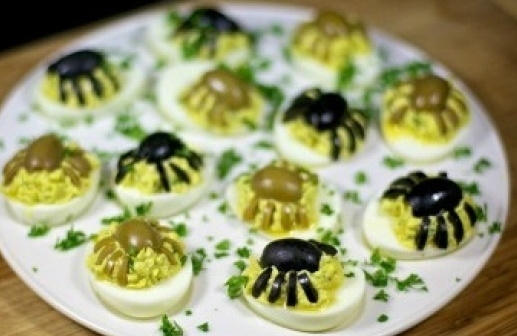 Фаршированные яйца «Веселые паучата»